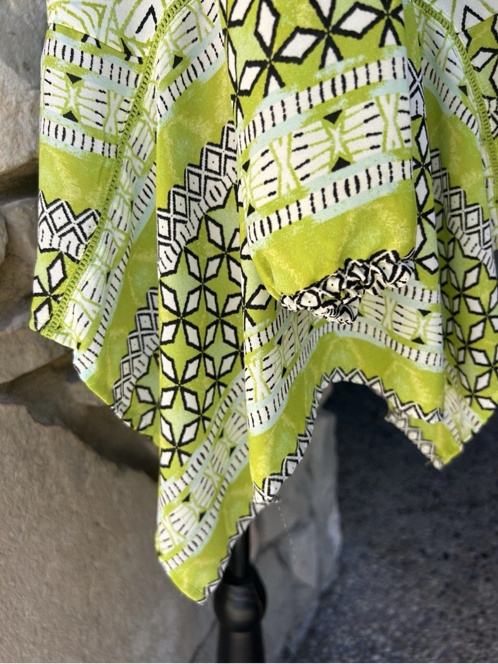 NEW DIRECTIONS Tunic Top S Lime Green Black Geometric Chiffon Sharkbite Hem - Picture 8 of 10